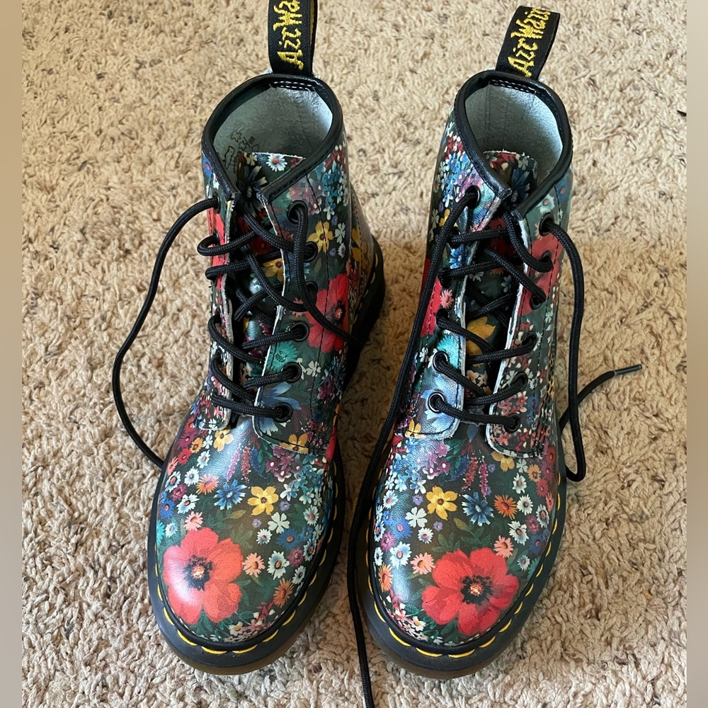 Dr.Martens Floral Print Boots 🌼🌸🌻